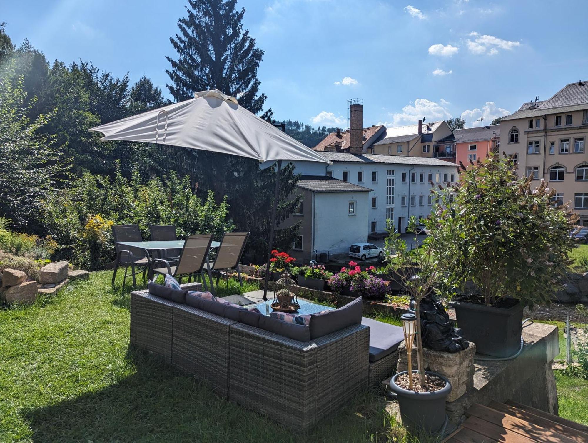 F2 - Urlaubsmagie Sauna, Whirlpool, Pool & Garten Sebnitz Exteriör bild